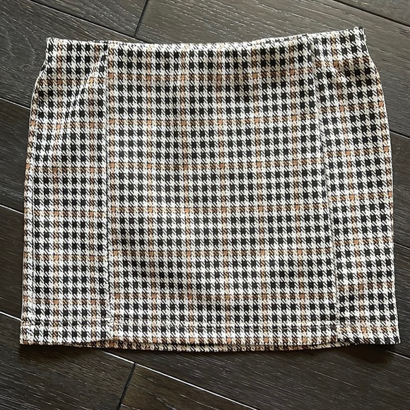 Full Tilt pull on mini skirt in plaid - Picture 1 of 6